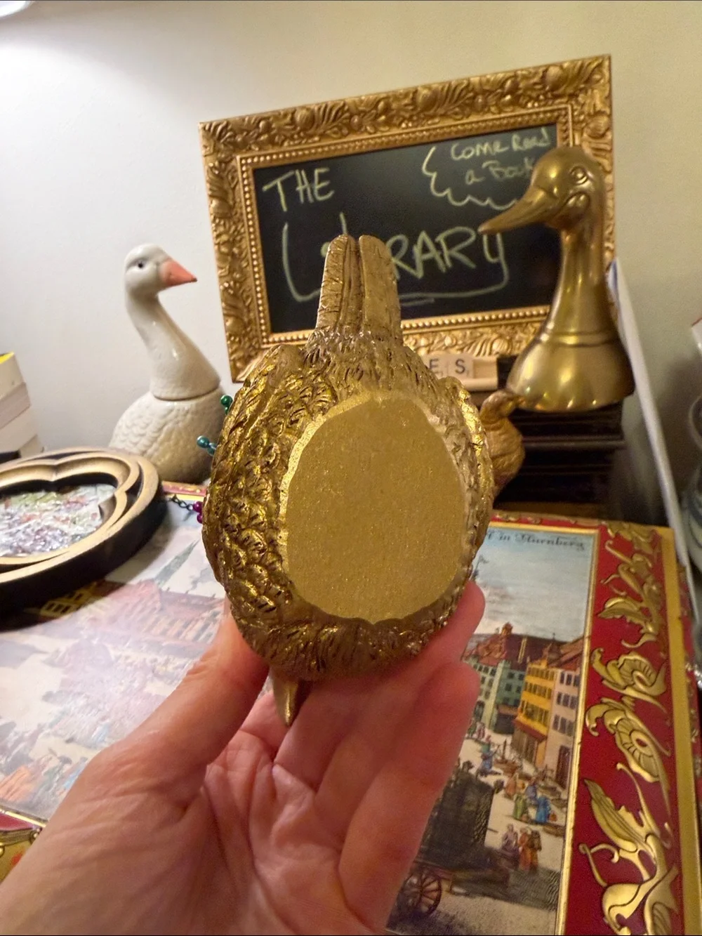 N/A elegant gold